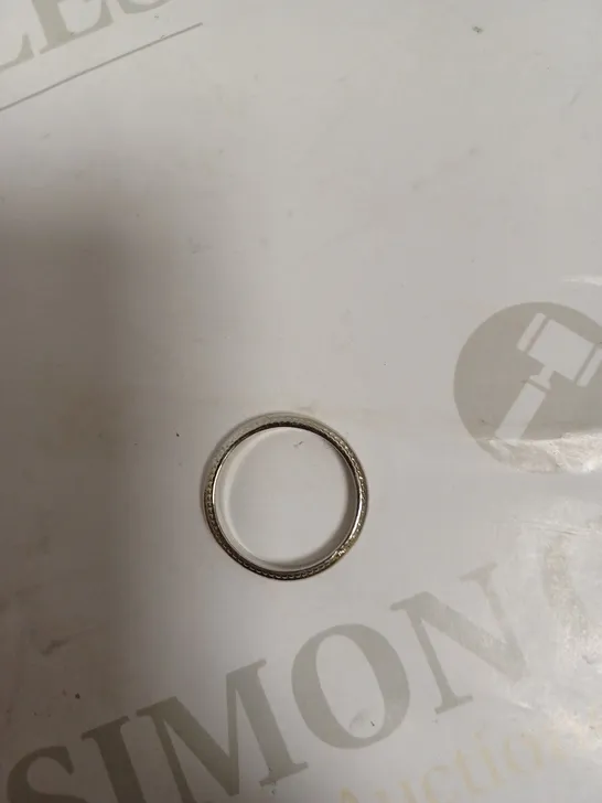 WOMENS SILVER RING