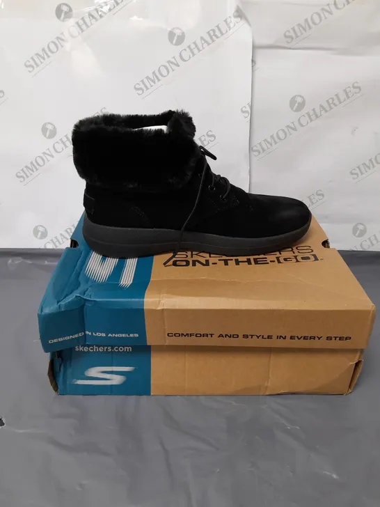 SKECHERS ON THE GO BLACK BOOTS WITH FUR TRIM SIZE 7