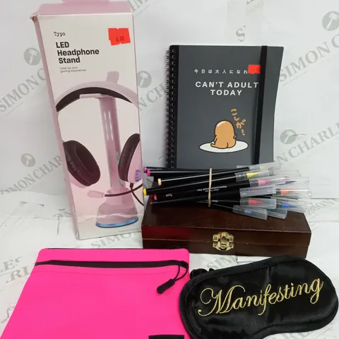 BOX OF APPROXIMATELY 15 ASSORTED ITEMS TO INCLUDE HEADPHONE STAND, EYE MASK, PENS ETC