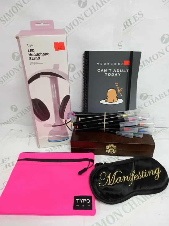 BOX OF APPROXIMATELY 15 ASSORTED ITEMS TO INCLUDE HEADPHONE STAND, EYE MASK, PENS ETC