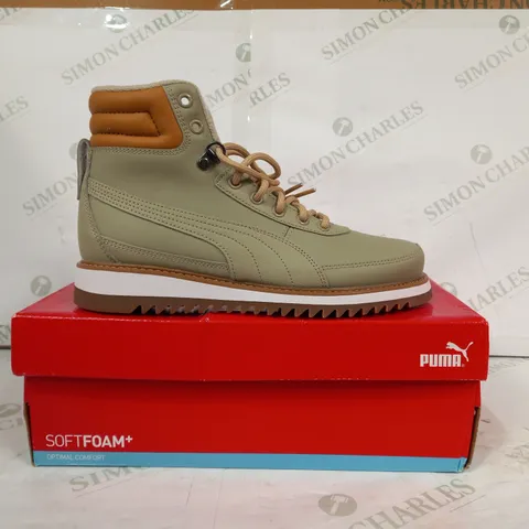 BOXED PAIR OF PUMA DESIERTO V2 ANKLE BOOT IN PEBBLE GREY/TAN UK SIZE 6