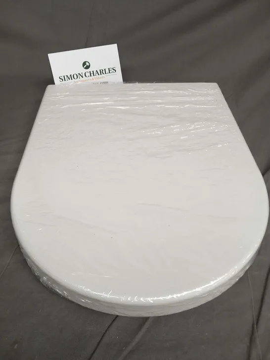 BOXED VITRA DUROPLAST SOFT CLOSING TOILET SEAT