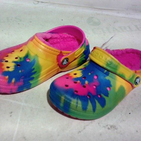 PAIR OF CROCS, CHILDS, COLOURFUL, FLUFFY INSIDE, SIZE 32-33 EU