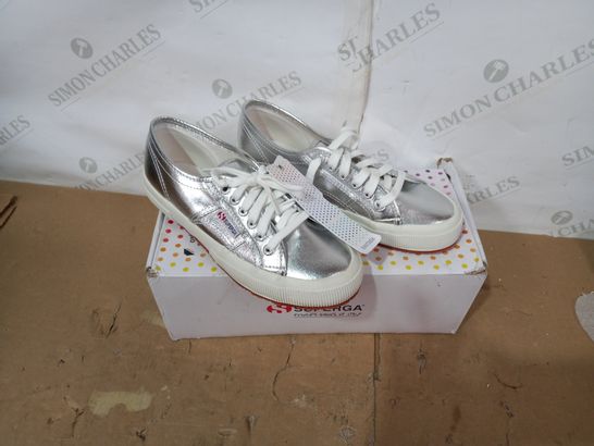 BOXED PAIR OF SUPERGA TRAINERS SIZE 39