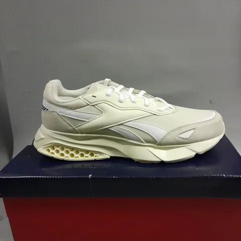 BOXED PAIR OF REEBOK HEXALITE LEGACY UNISEX RUNNING TRAINERS - 9.5