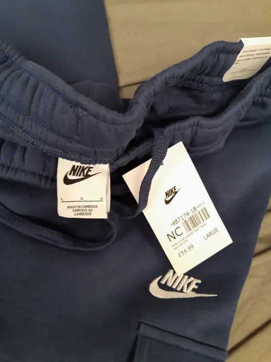 NIKE CLUB CARGO PANTS IN NAVY - LARGE