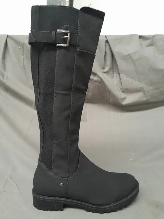 BOXED PAIR OF ELLA HAYLEY KNEE-HIGH BOOTS IN BLACK SIZE 4