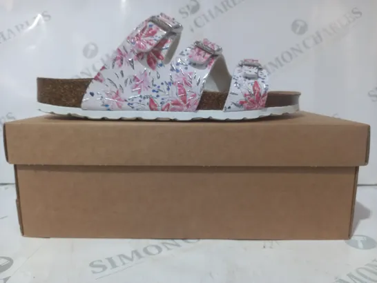 BOXED PAIR OF BONOVA OPEN TOE SANDALS IN WHITE/PINK/BLUE FLORAL DESIGN SIZE 6