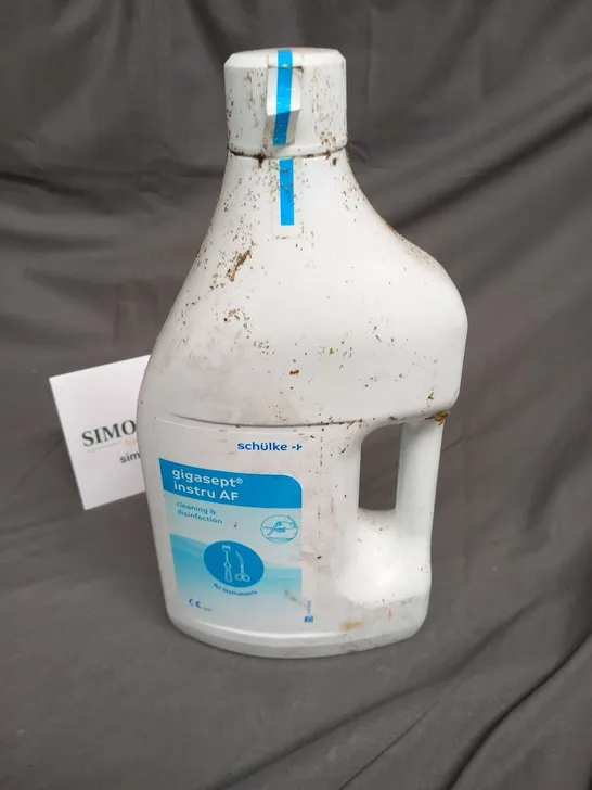 SEVEN BOTTLES OF SCHULKE GIGASEPT INTRU AF CLEANING AND DISINFECTION 2L