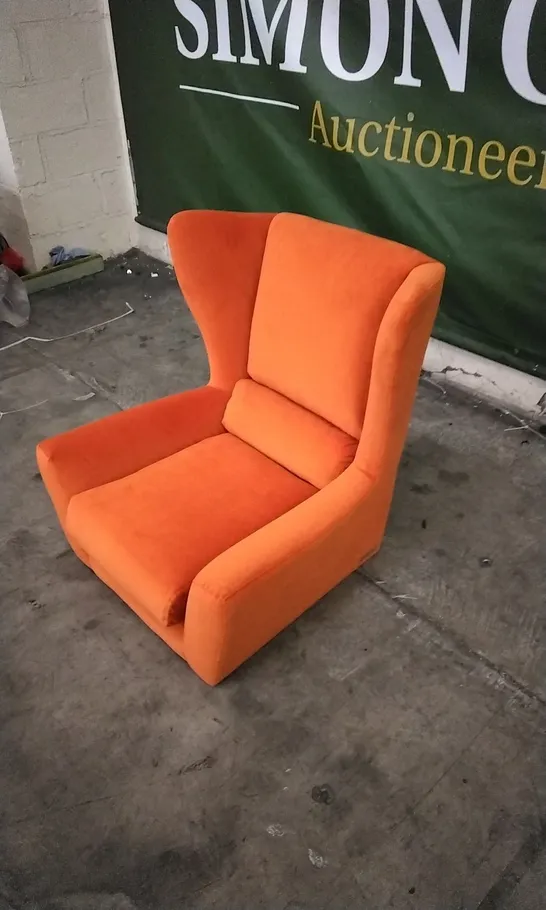 QUALITY DESIGNER LOUNGE CO ARMCHAIR IN BRIGHT ORANGE PLUSH FABRIC 