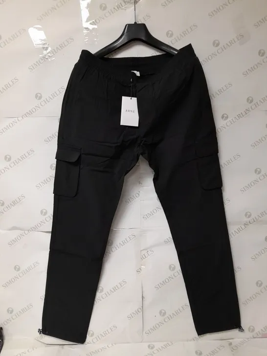 ARNE UTILITY CARGO PANT IN BLACK SIZE L