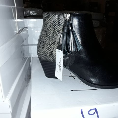 LOT OF 2 CLAUDIA IDEA BLACK ANKLE BOOTS SIZE 8