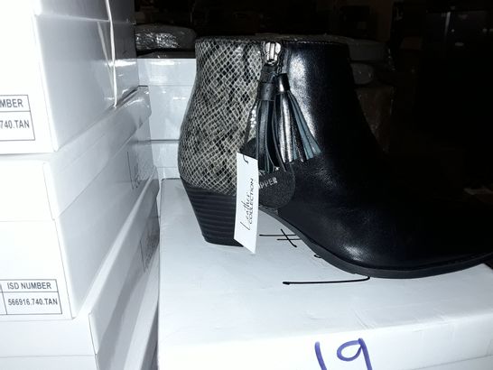 LOT OF 2 CLAUDIA IDEA BLACK ANKLE BOOTS SIZE 8