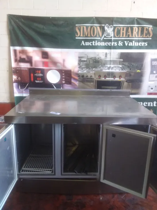 WORK STATION WITH UNDERCOUNTER FRIDGES KTAP 02