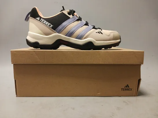 BOXED PAIR OF ADIDAS TERREX AX2R KIDS SHOES IN TAN/MULTI UK SIZE 13.5