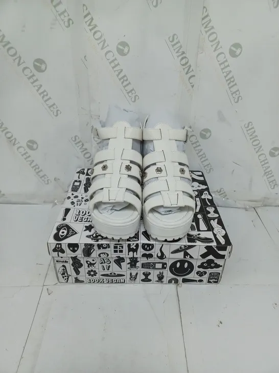 KOI FOOTWEAR LADIES WHITE CHUNKY HEEL SANDALS SIZE 7