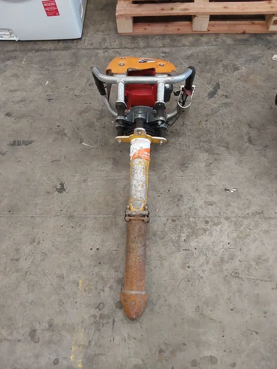 ROBEL 62.05 2 STROKE VERTICAL TAMPER - RAILWAY MAINTENANCE TOOL