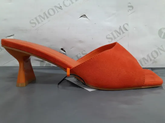 BOXED PAIR OF LIMITED COLLECTION OPEN TOE HEELED SANDALS IN ORANGE SIZE 8