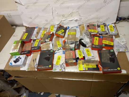 LOT OF APPROX. 30 ASSORTED ELECTRONICS TO INCLUDE CHARGING CABLES, EARPHONES, BATTERY BANK ETC
