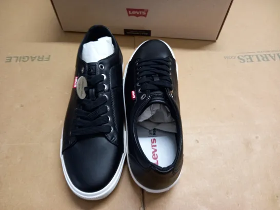 BOXED BRAND NEW LEVIS WOODWARD TRAINERS IN BLACK - 10 (44)