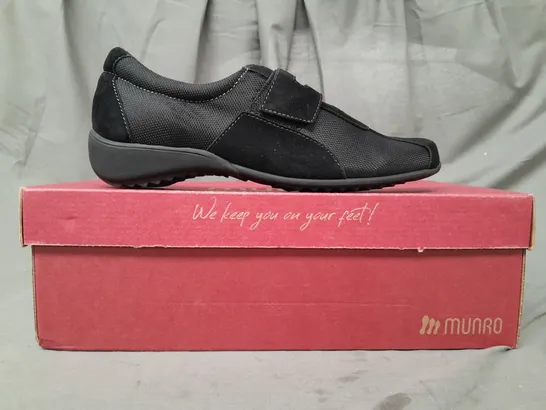 BOXED PAIR OF MUNRO SHOES IN BLACK SIZE 6