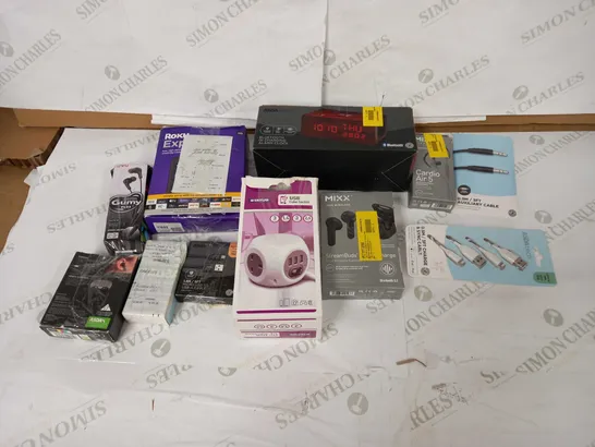 LOT OF APPROXIMATELY 5 ASSORTED ELECTRICAL ITEMS TO INCLUDE STATUS USB CUBE SOCKET, ASDATECH QI CHARGING ALARM CLOCK, AND JVC GUMMY PLUS WIRED EARPHONES ETC.