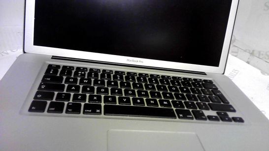 SILVER APPLE MACBOOK PRO 15" SCREEN