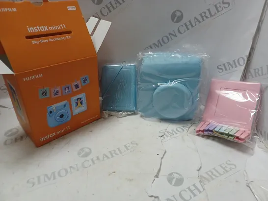 FUJIFILM INSTAX MINI11 SKY BLUE ACCESSORY KIT