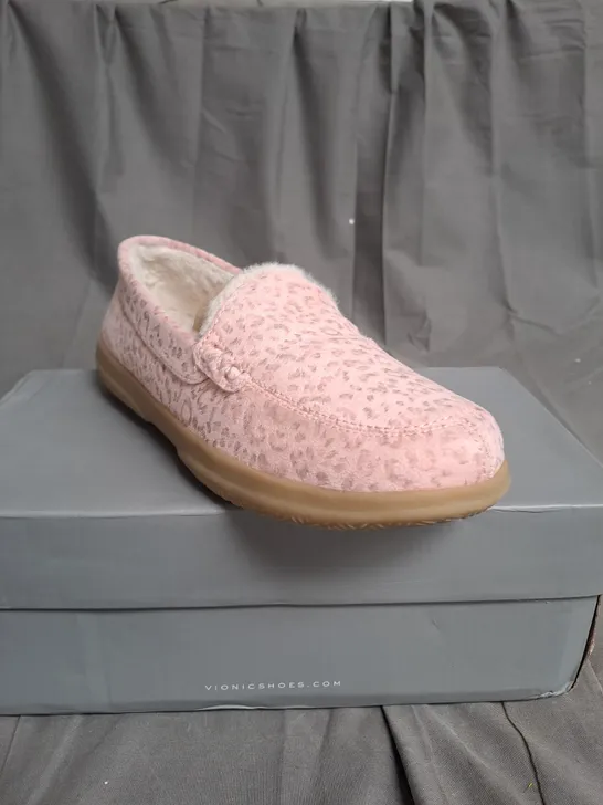 BOXED PAIR OF VIONIC SLIPPERS - UK SIZE 4.5