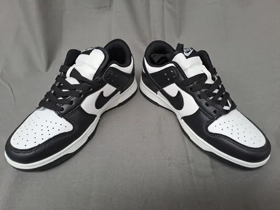 BOXED PAIR OF NIKE TRAINERS IN BLACK/WHITE UK SIZE 5.5