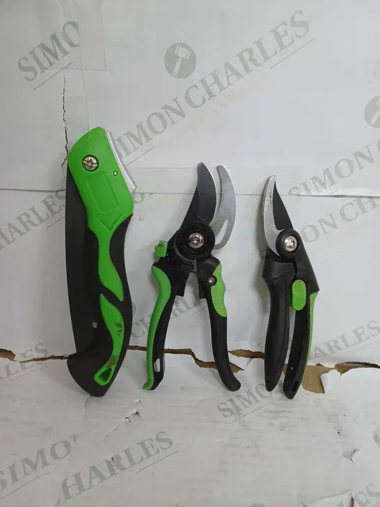 SET OF 3 GARDEN TOOLS, GREEN