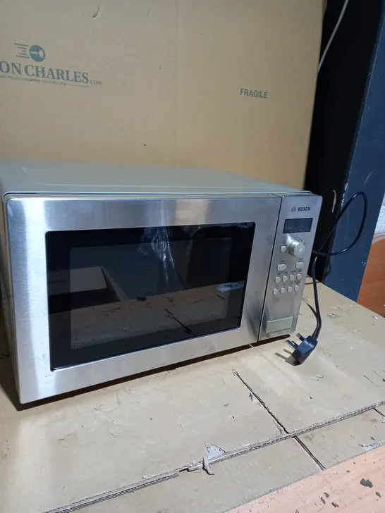 BOSCH HMT84M451B SERIE 4 FREESTANDING 900W MICROWAVE OVEN