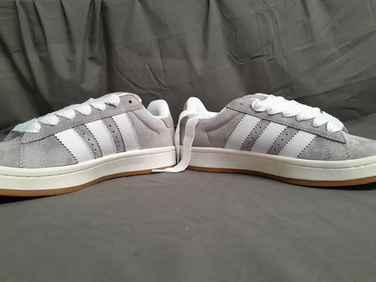 BOXED PAIR OF ADIDAS CAMPUS TRAINERS SIZE UK 5 