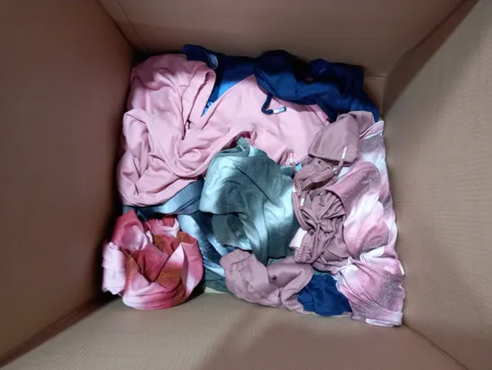 BOX OF APPROX. 20 ASSORTED CUDDL DUDS CLOTHING ITEMS SUCH AS PANTS AND TOPS.