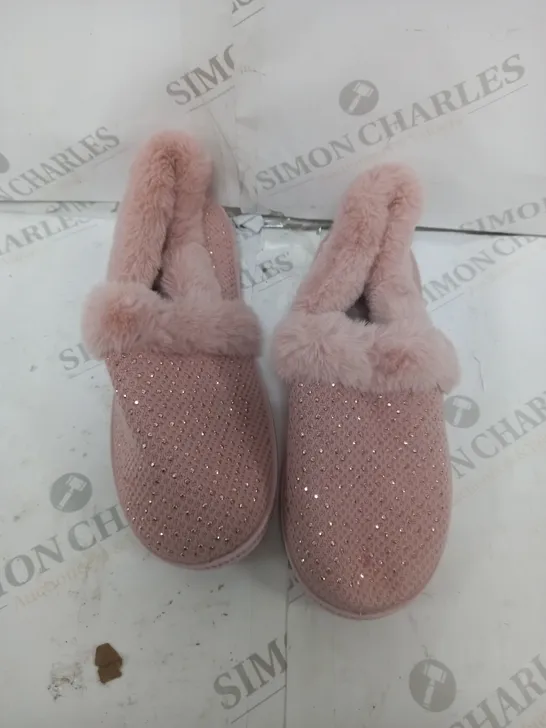 SKYE COZY SLIPPER PINK SIZE 6.5