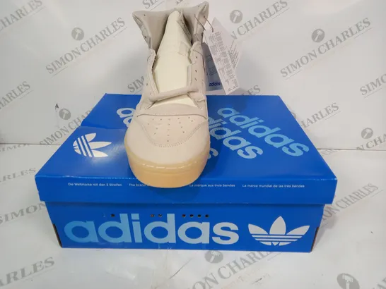 BOXED PAIR OF ADIDAS RIVALRY HI SHOES IN CREAM/GREY UK SIZE 11.5