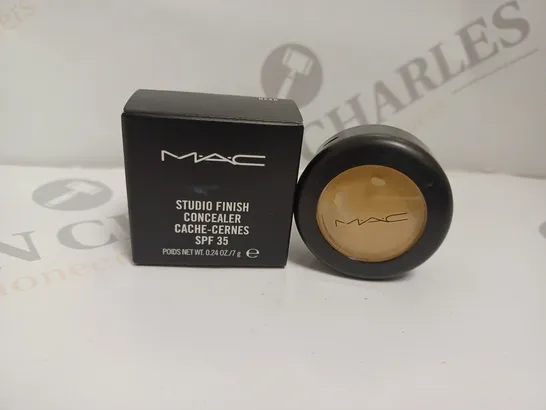 BOXED MAC STUDIO FINISH SPF 35 CONCEALER - NC20 