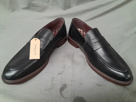 BOXED PAIR OF THOMAS CRICK LOAFERS IN BLACK UK SIZE 10