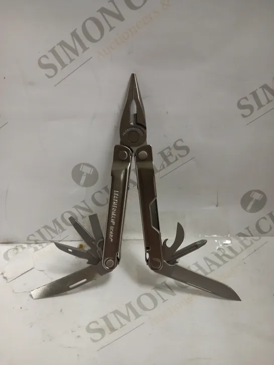 LEATHERMAN BOND MULTI TOOL - STAINLESS STEEL