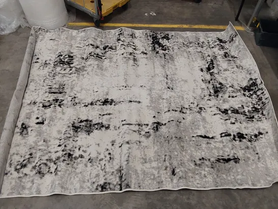 HOHMAN GREY/BLACK/OFF-WHITE RUG // 6'7 X 9'