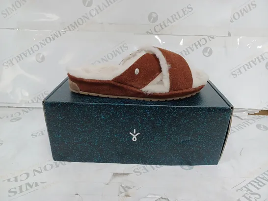 BOXED PAIR OF EMU AUSTRALIA MAYBERRY CORKY SLIPPER SANDALS- UK SIZE 5 