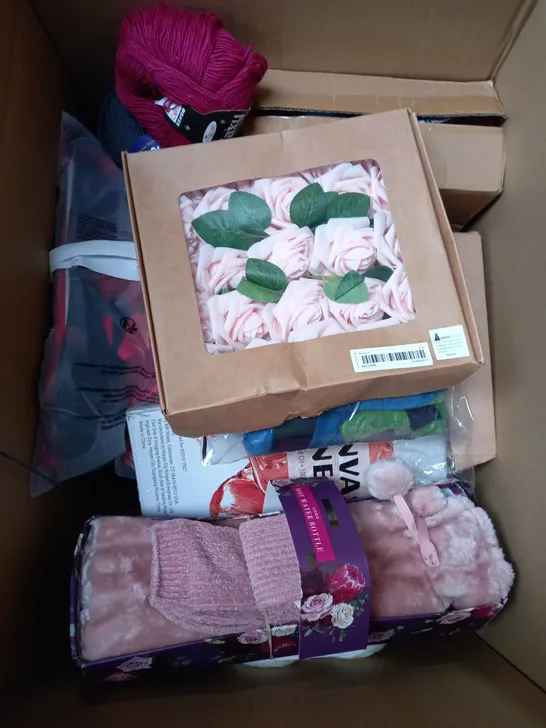 BOX OF APPROXIMATELY 15 ASSORTED ITEMS TO INCLUDE  COLOURED YARN, LONG HOT WATER BOTTLE, MINECRAFT FLEECE BLANKET ETC