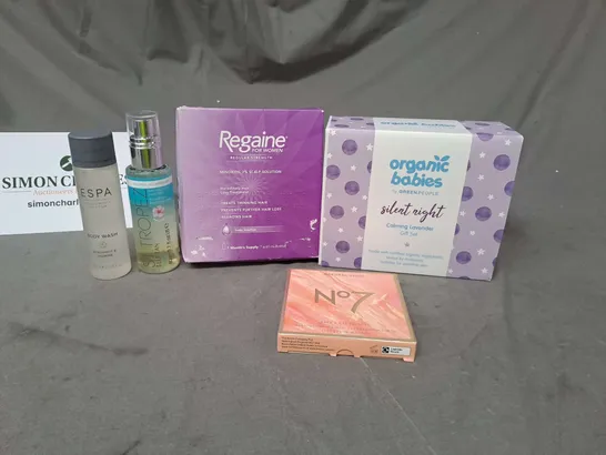 APPROXIMATELY 20 ASSORTED COSMETIC PRODUCTS TO INCLUDE REGAINE FOR WOMEN, NO7 EYESHADOW PALETTE AND ESPA BODY WASH