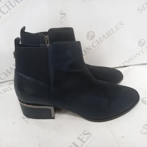 BLUE ANKLE BOOTS SIZE 6