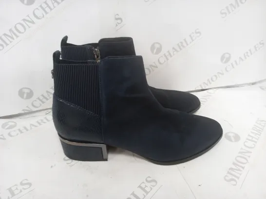 BLUE ANKLE BOOTS SIZE 6