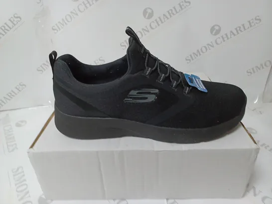 PAIR OF SKECHERS DYNAMITE TRAINERS BLACK UK SIZE 6