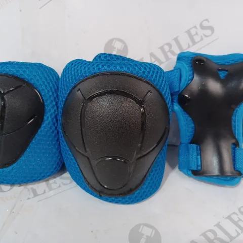 BOXED CKE KNEE PADS FOR KIDS IN BLUE/BLACK