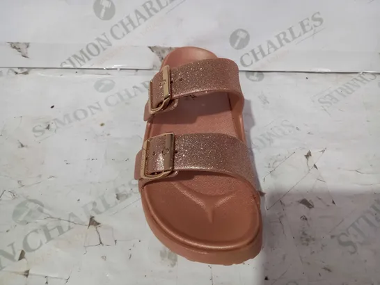 SKECHERS ROSE GOLD CALI GEAR SANDALS - SIZE 4