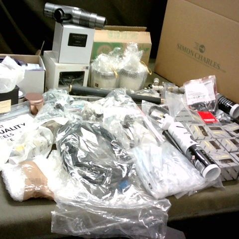 BOX OF ASSORTED HOMEWARE ITEMS TO INCLUDE LARGE AMOUNT OF FITTINGS AND METAL PARTS/ SCREWS