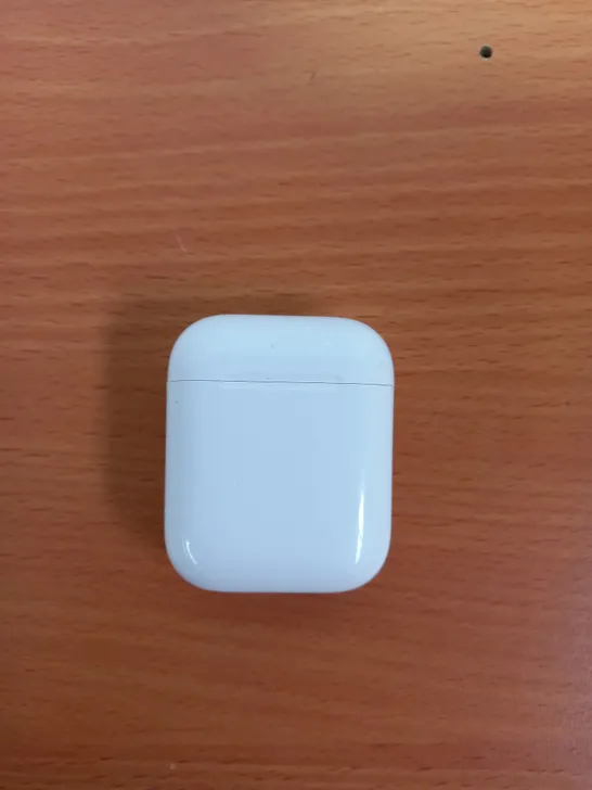 APPLE AIRPODS